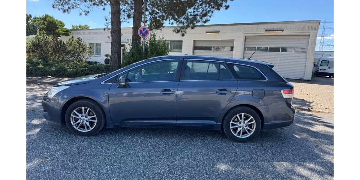 Toyota Avensis 211.723 km 4.590 &euro; Barsbüttel 22885
