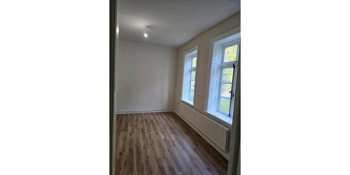 Erdgeschoßwohnung Pinneberg - 5 Zimmer, 150 m&sup2;, 2.300&euro; | Angebot:26381904
