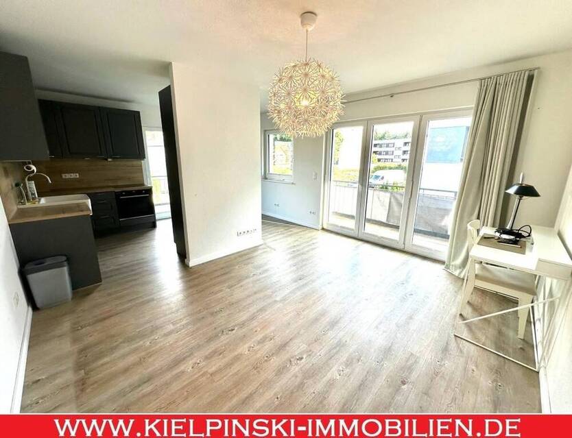 Neuwertige & fam.frdl. 4½-Zi.-ETW mit 2 Balkonen + Stpl. in ruhiger Seitenstraße