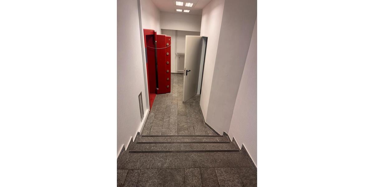 Ladengeschäft ggü EEZ 200 qm inkl keller zimmer