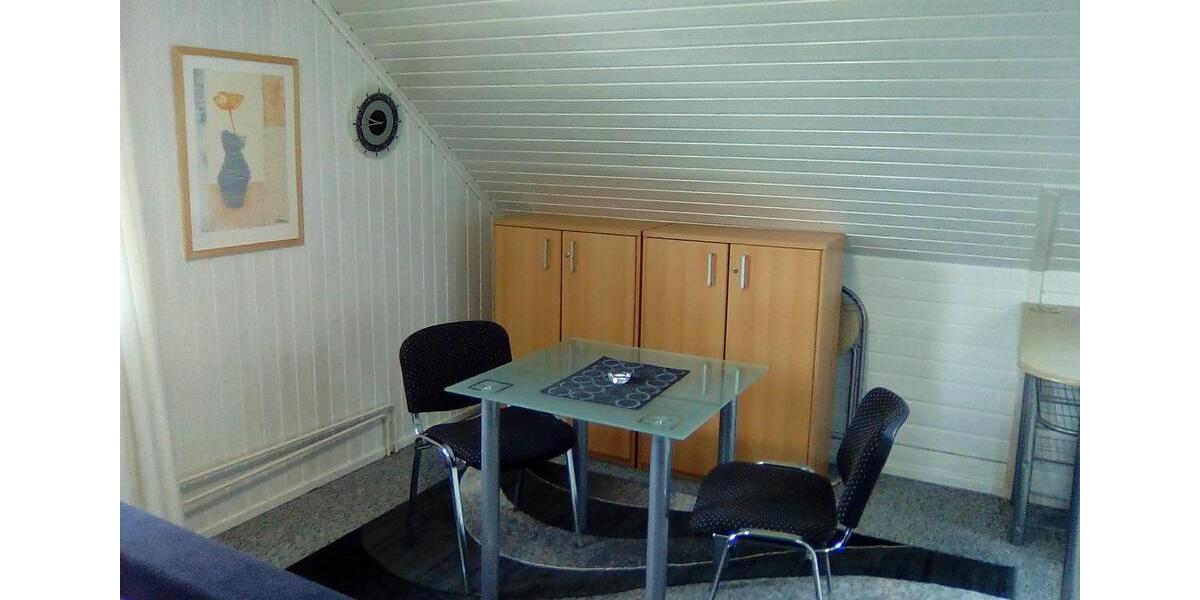 Möblierte ruhige DG-Wohnung - ideal für GeschäftsleutePendler 2 zimmer