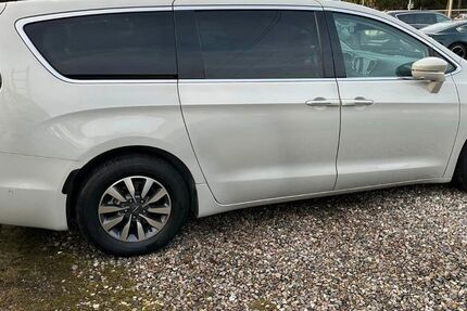 Chrysler Pacifica 114.000 km 34.999 &euro; Hamburg 22309