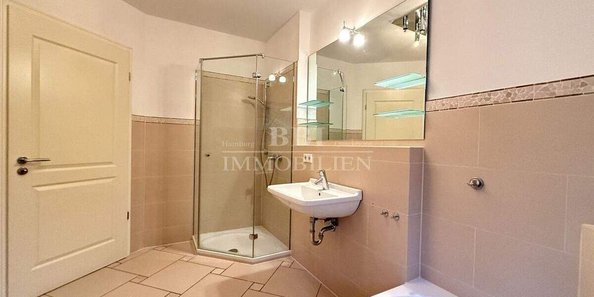 Erdgeschosswohnung mit Südgarten und 2 TG - Stilvolles Wohnen in privater Atmosphäre 4 zimmer