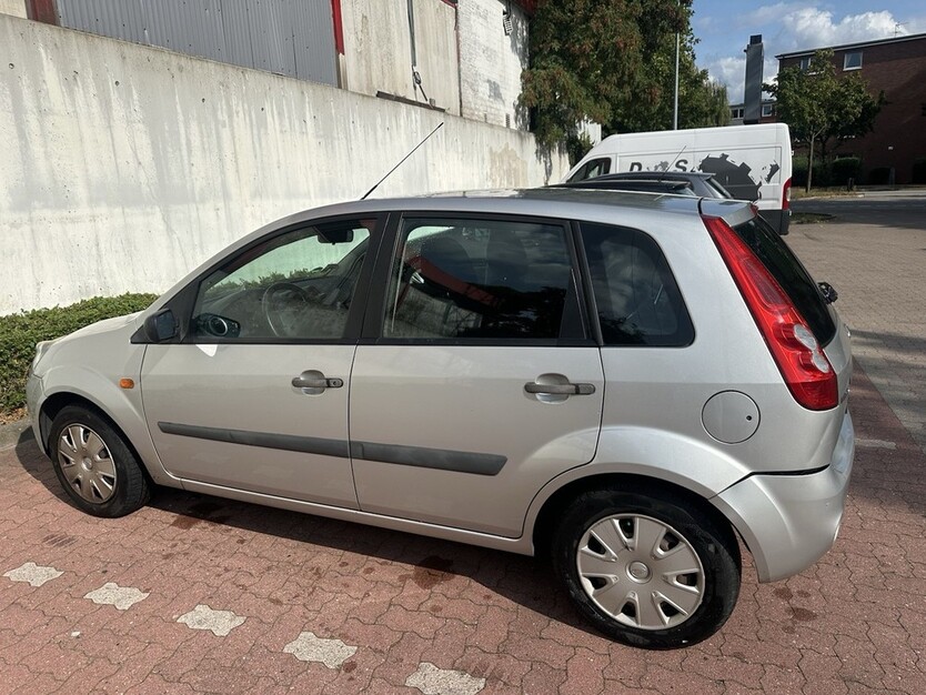 Ford Fiesta 89.592 km 2.500 € Hamburg 20038