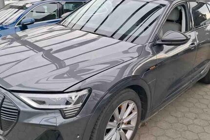 Audi e-tron 96.662 km 33.990 &euro; Hamburg 22047