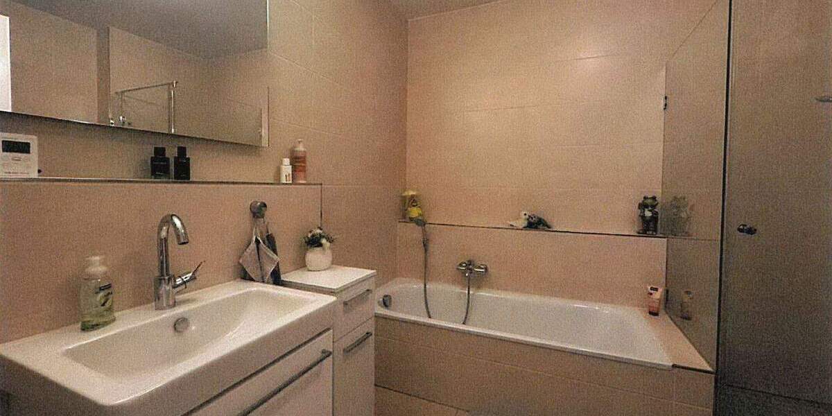 Lichtdurchflutete 3-Zimmer-Wohnung teilmöbliert Süd-Balkon Tiefgaragenstellpatzoffene EBK Wirtschaftsraum ab sofort verfügbar 3 zimmer