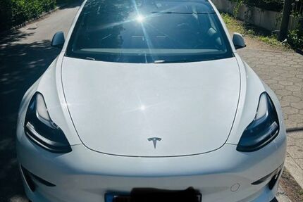 Tesla Model 3 32.583 km 32.490 &euro; Hamburg 22159