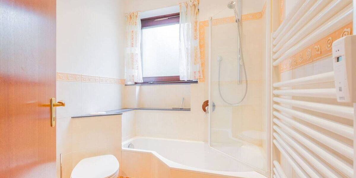 Familienwohnung mit Schwimmbad: Direkt am Poppenbüttler Markt auf einer Ebene wohnen 5 zimmer