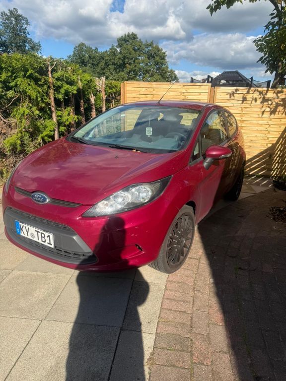 Ford Fiesta 102.000 km 3.200 € Buxtehude 21614