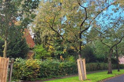 Großes idyllisches Baugrundstück, zentral & ruhig im Grünen, mit ausbaufähigem Altbestand