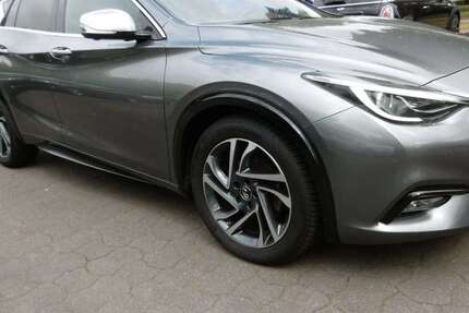 INFINITI Q30 101.108 km 13.800 € Hamburg 22459