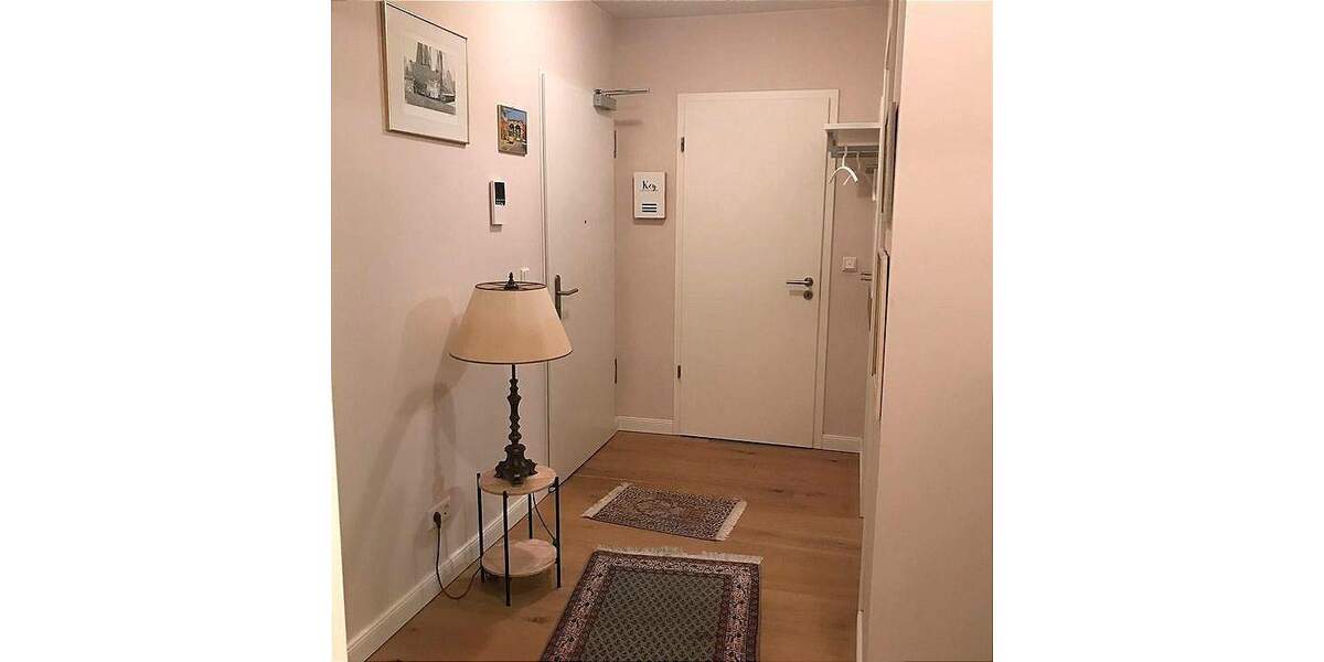 Lichtdurchflutete 3-Zimmer-Wohnung teilmöbliert Süd-Balkon Tiefgaragenstellpatzoffene EBK Wirtschaftsraum ab sofort verfügbar 3 zimmer