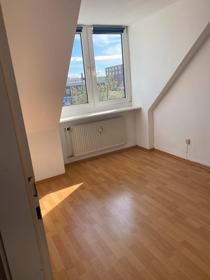 Helle 3-Zimmer-Dachgeschosswohnung in Wandsbek - Top Lage zimmer