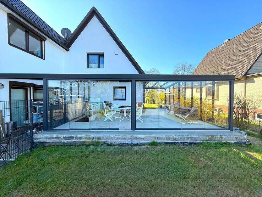 Charmante möblierte Doppelhaushälfte mit großem Wintergarten und modernem Innenleben