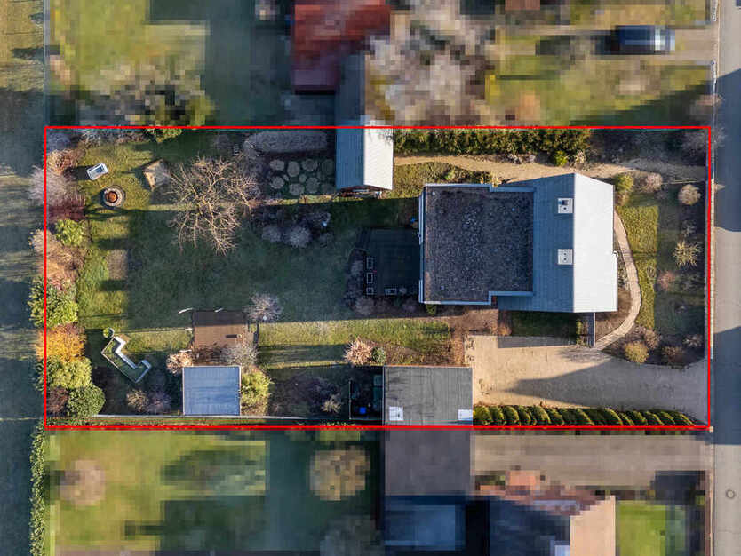 Saniertes Einfamilienhaus mit Anbau und großem Garten in Adendorf