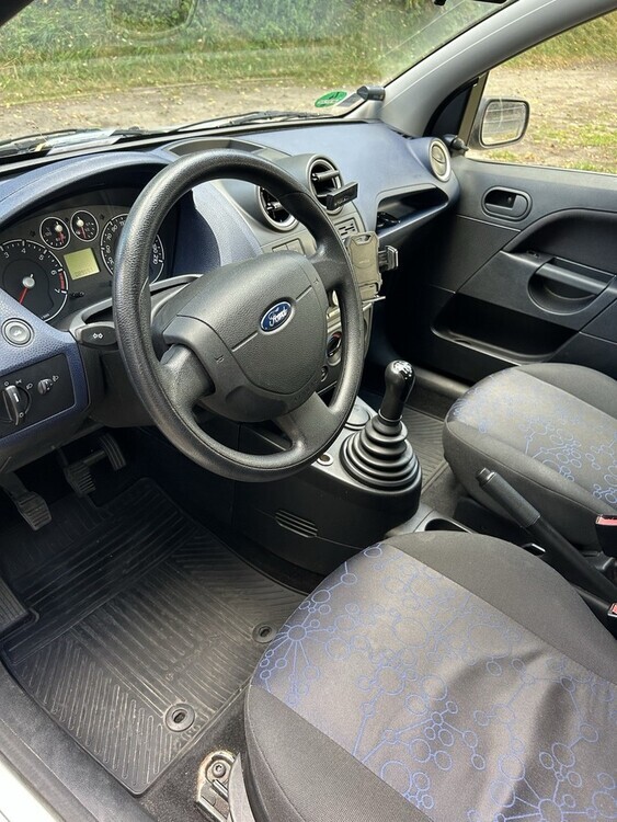 Ford Fiesta 89.592 km 2.500 € Hamburg 20038