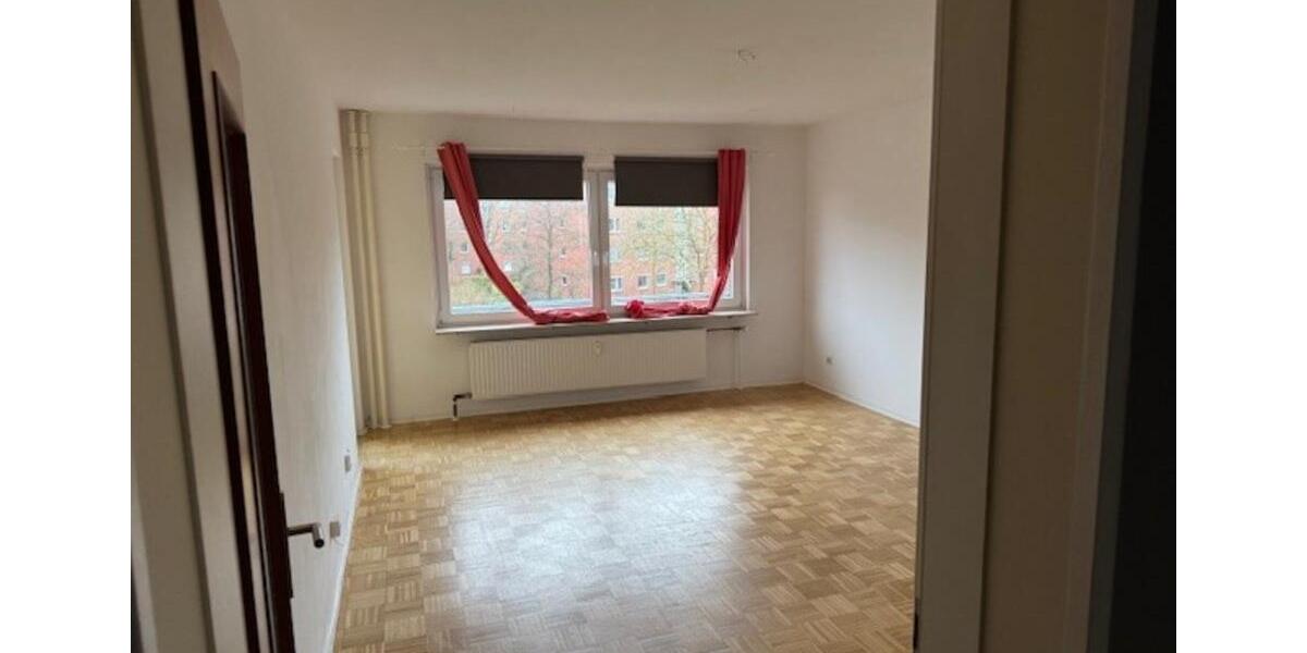 Schöne 3,5 Zimmer Wohnung mit Balkon, Keller und Parkplatz 3 zimmer