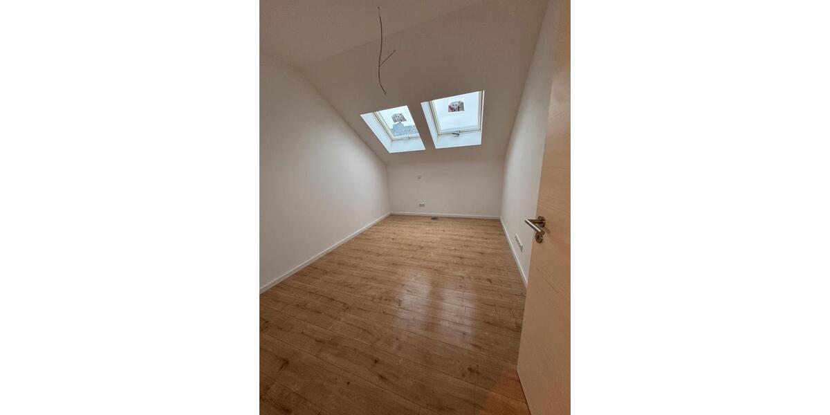 Dachgeschoßwohnung Hamburg Altona - 3 Zimmer, 67 m&sup2;, 1.300&euro; | Angebot:25893159