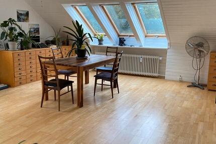 Schöne Helle DG Wohnung zu untervermieten bis August 2 zimmer