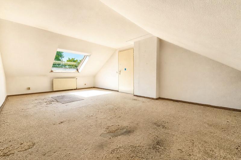 Bestlage in Ulzburg-Süd: Sanierungsbedürftiges Reihenhaus mit schönem Garten, Garage & viel Potenzial ! - Reihenmittelhaus Henstedt-Ulzburg Ulzburg | Angebot:26943293