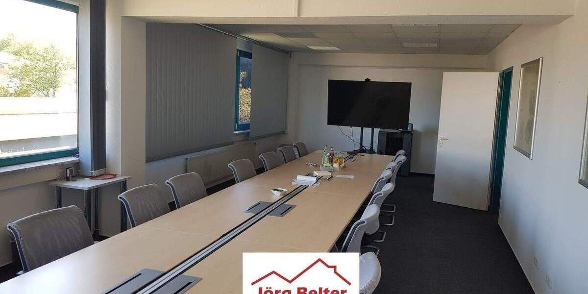 Repräsentative Bürofläche mit PKW-Stellplätzen zimmer