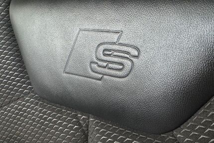 Audi Q3 105.359 km 25.900 &euro; Hamburg 20537