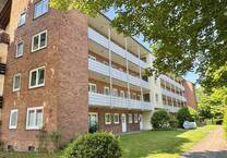 Modern sanierte 1-Zimmer-Wohnung mit Balkon und Stellplatz!