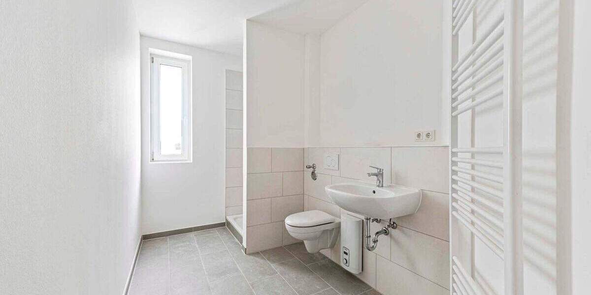 Altbaucharakter trifft Moderne - helle Wohnung mit Aufzug, Balkon und Dielenboden in grüner Lage! 2 zimmer