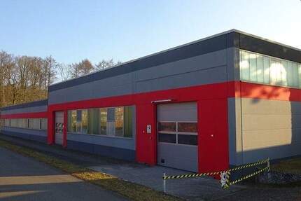 Halle + Produktion + Büro - inkl. Wohnhaus 2. Reihe zimmer