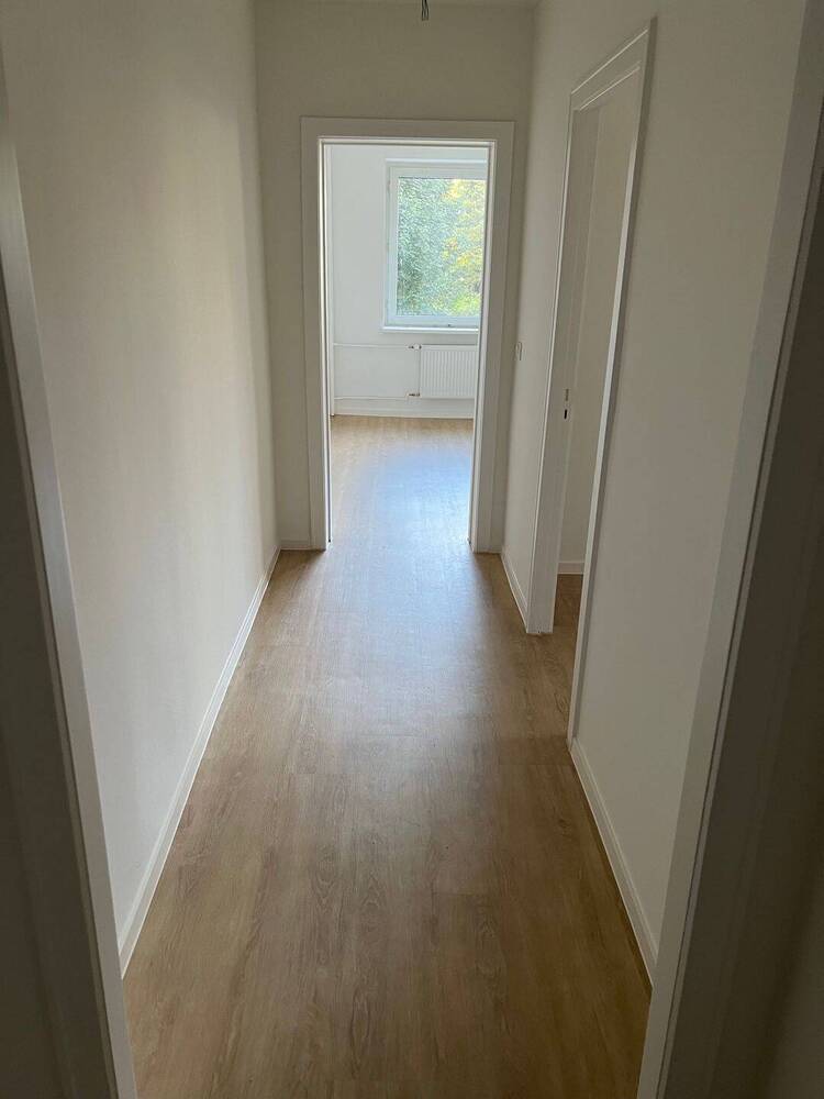 NEU Saniert, HH-Farmsen, 2,5 Zimmer Wohnung im 1.OG mit Balkon !Bitte beachten Sie unsere Fragen!