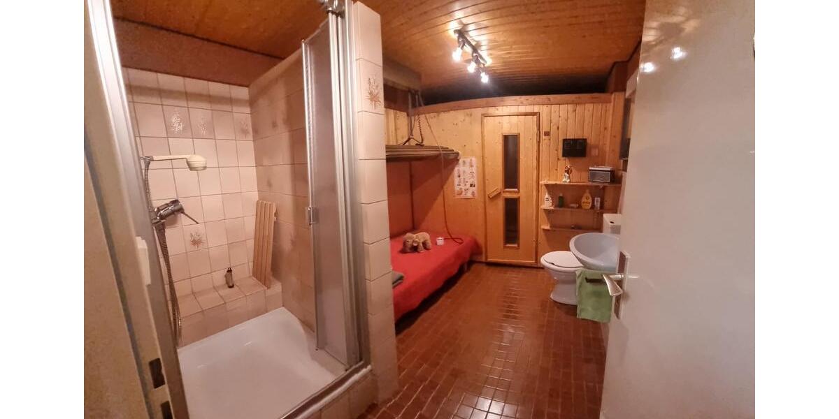 2 Generationen-Haus 806 qm² Wfl 280 qm² = 3.393 €qm² 8 zimmer