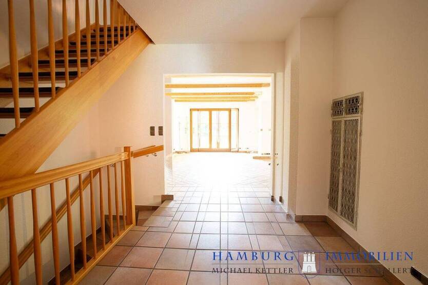 3-Familienhaus - BJ 1999 - EignerWohnung, 4 Zimmer, sofort beziehbar - 30-er Zone in 25436 Tornesch