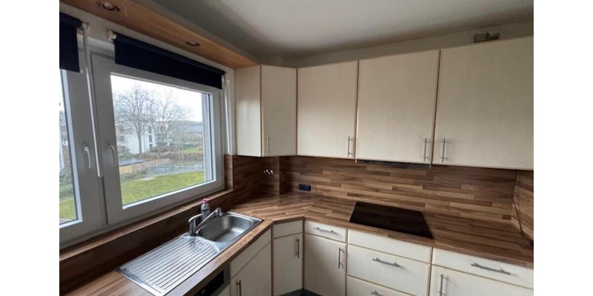 Schöne 3,5 Zimmer Wohnung mit Balkon, Keller und Parkplatz 3 zimmer