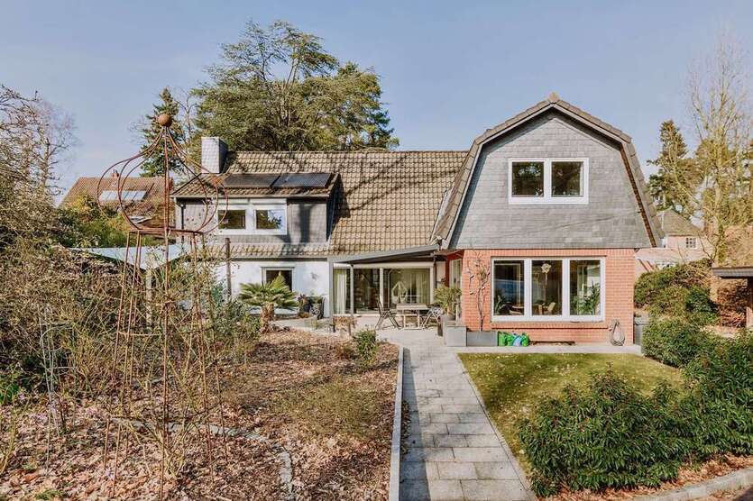 Haus zum Kaufen in Adendorf 675.000 € 234.66 m²