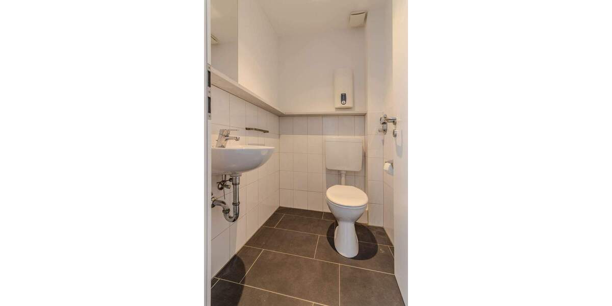 Geräumige Ladenfläche mit breiter Fensterfront nähe Bahnhofstraße und Elbufer! 1 zimmer