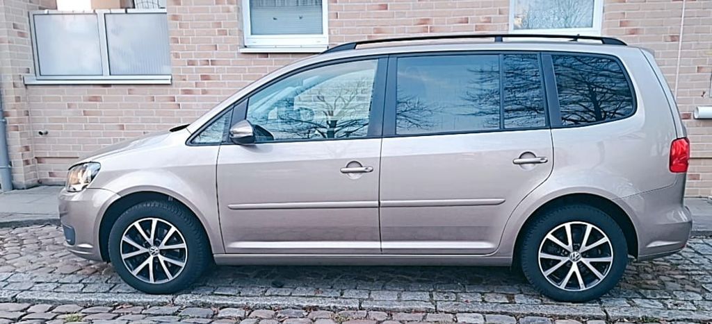 VW Touran 137.670 km 8.980 &euro; Buxtehude 21614