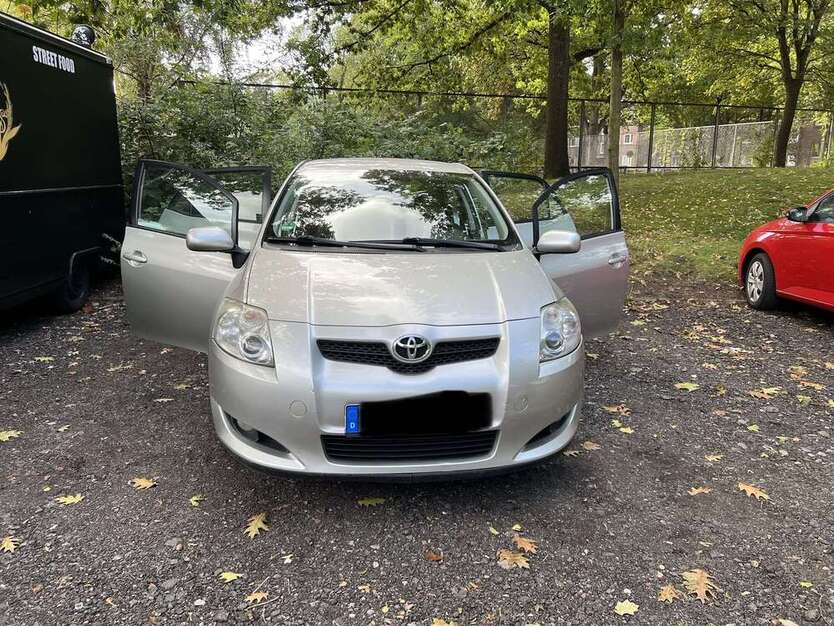 Toyota Auris 107.570 km 4.200 € Hamburg 22111