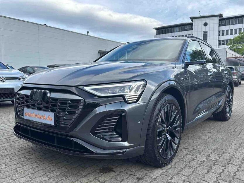 Audi Q8 e-tron 24.738 km 63.950 € Hamburg 22047