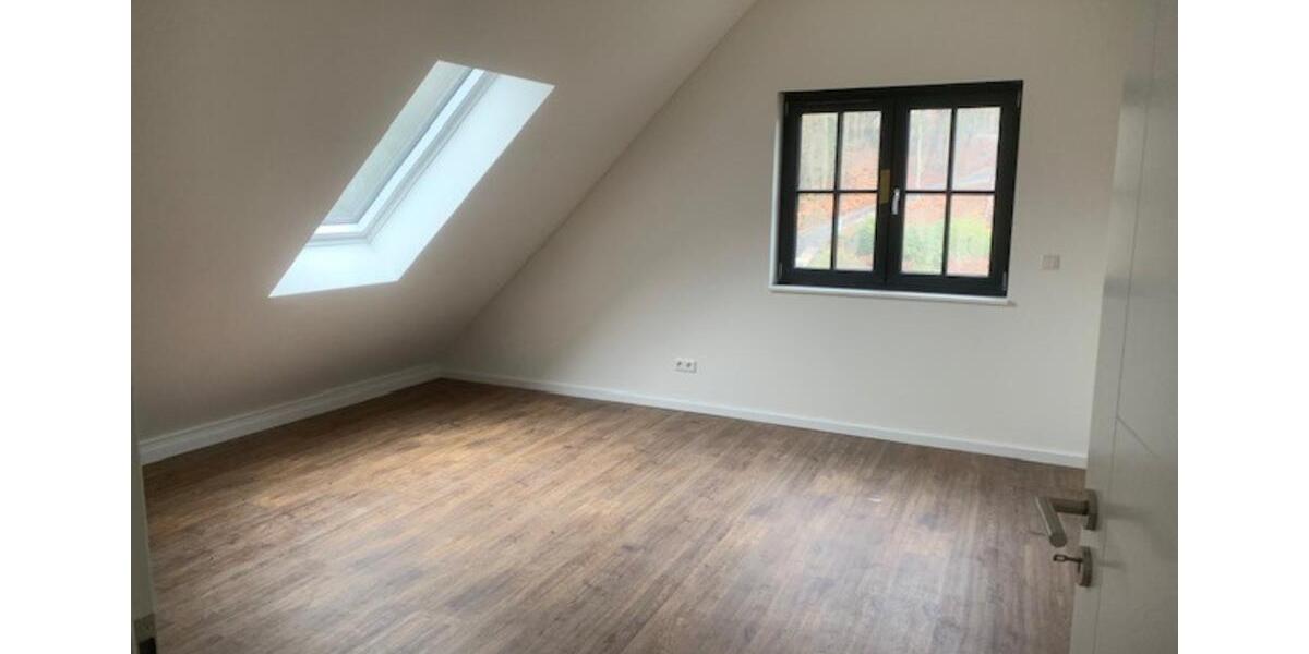 Dachgeschoßwohnung Bendestorf - 4 Zimmer, 119 m&sup2;, 1.600&euro; | Angebot:25273290