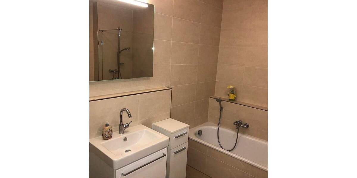 Lichtdurchflutete 3-Zimmer-Wohnung teilmöbliert Süd-Balkon Tiefgaragenstellpatzoffene EBK Wirtschaftsraum ab sofort verfügbar 3 zimmer