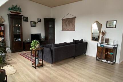 Helle 2-Zimmer Dachgeschoßwohnung mit Weitblick über Harburg
