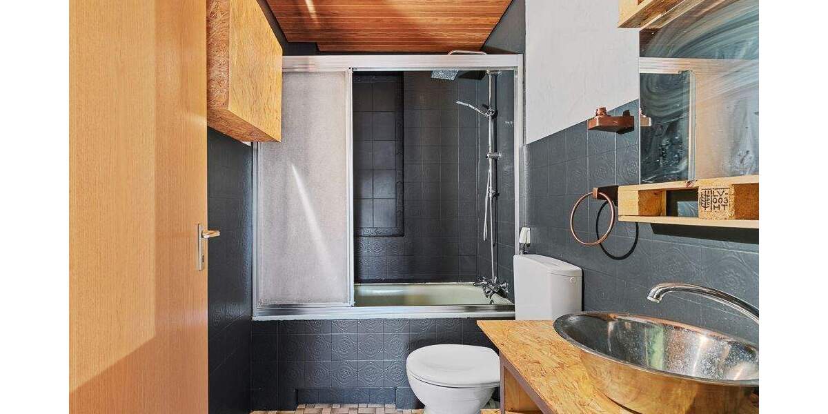 !NUR NOCH WARTELISTE! Freistehendes Ein- bis Zweifamilienhaus mit großem Garten & separierbaren Wohneinheiten 6 zimmer