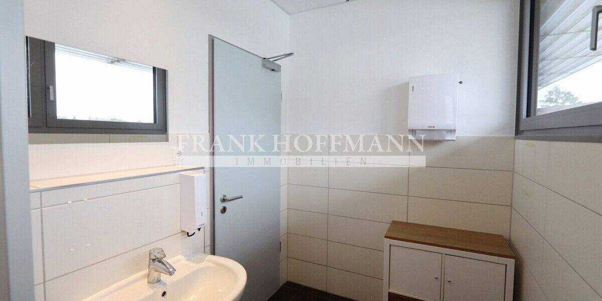 Flexible Bürofläche mit Stellplätzen und Keller in Quickborn zimmer