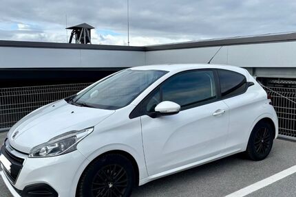Peugeot 208 118.636 km 4.600 &euro; Großhansdorf 22927