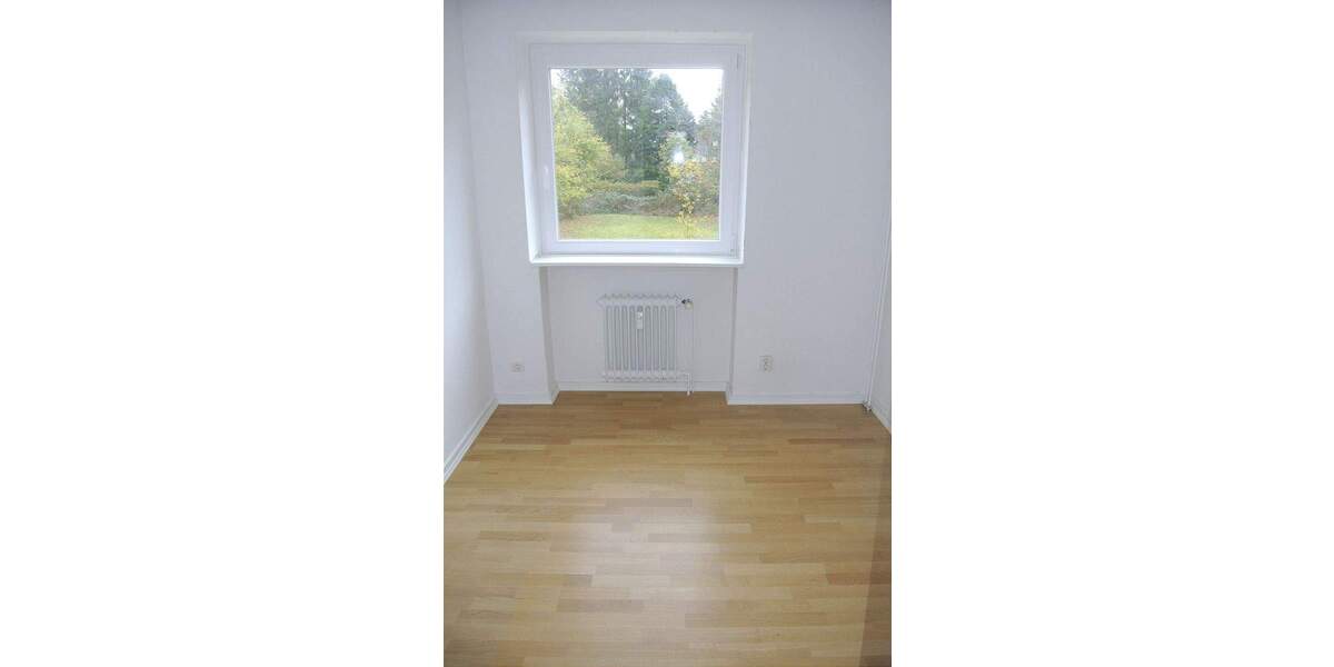 Etagenwohnung Hamburg Rissen - 3 Zimmer, 122 m&sup2;, 1.690&euro; | Angebot:25111800