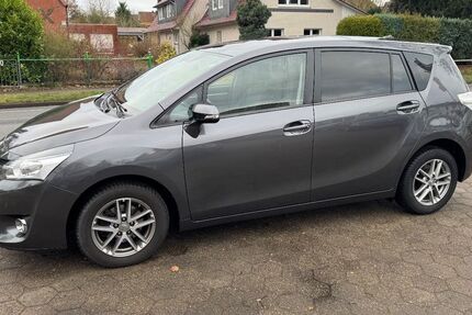 Toyota Verso 153.000 km 8.700 &euro; Stelle 21435