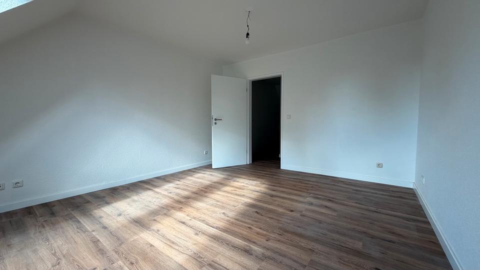 Doppelhaushälfte Wedel - 4 Zimmer, 120 m&sup2;, 2.000&euro; | Angebot:26527076