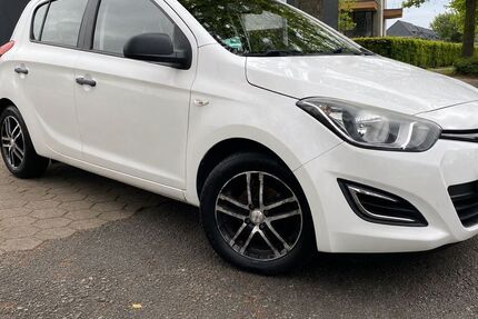Hyundai i20 49.000 km 5.990 &euro; Hamburg 22179
