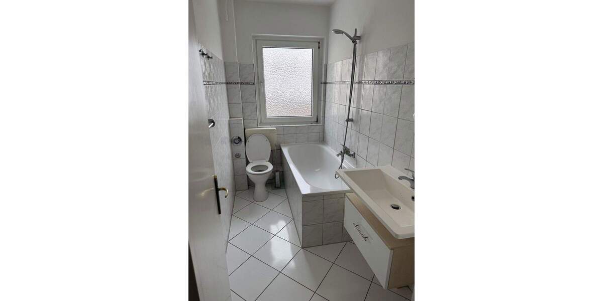 3,5-Zimmer-Wohnung mit Balkon in Top-Lage von Hamburg-Eimsbüttel - leerstehend 4 zimmer