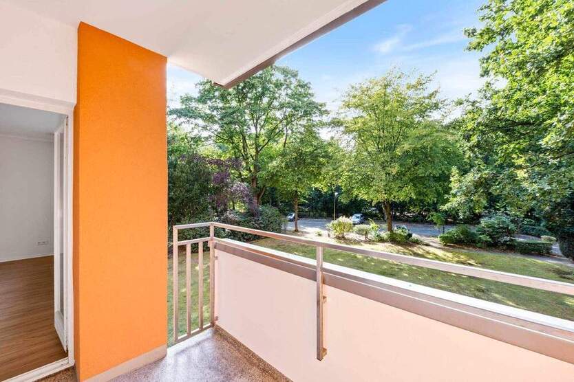 Sanierte 2-Zimmer-Wohnung mit Loggia am idyllischen Alsterlauf 2 zimmer